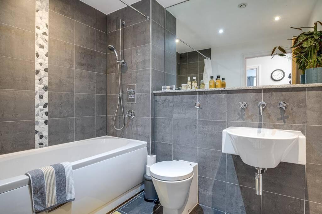 Luxury 2Bed Spacious Apartment- City Centre- Free Parking Birmingham Exterior photo